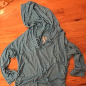 3/4 sleeve top mountain hardware